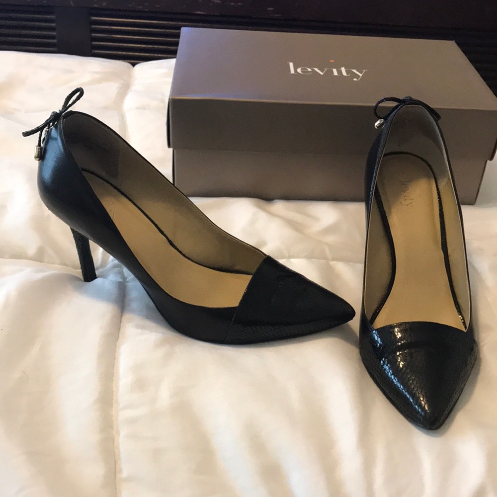 Levity, Women Shoes, size 8.5M  color Black